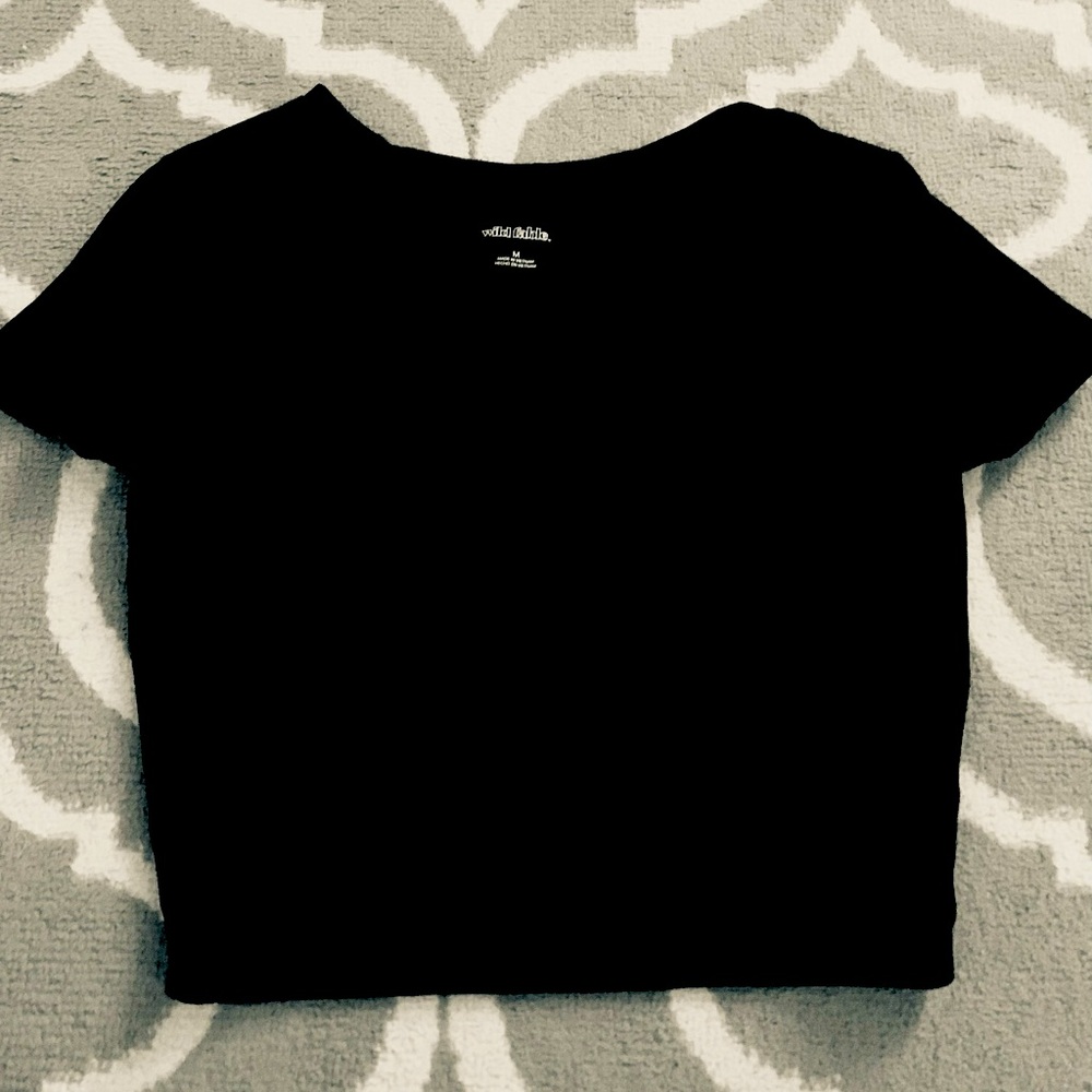 Cropped black v-neck shirt